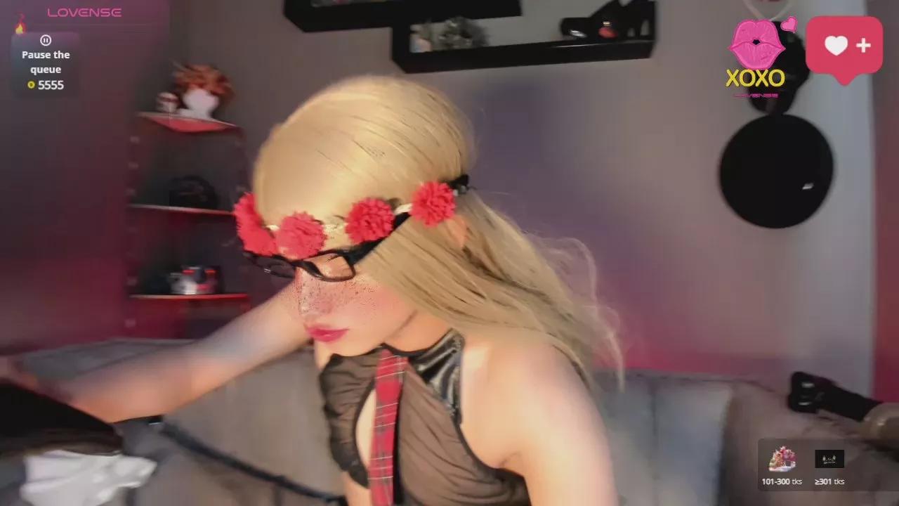 littleguuyx18 on Cam4 