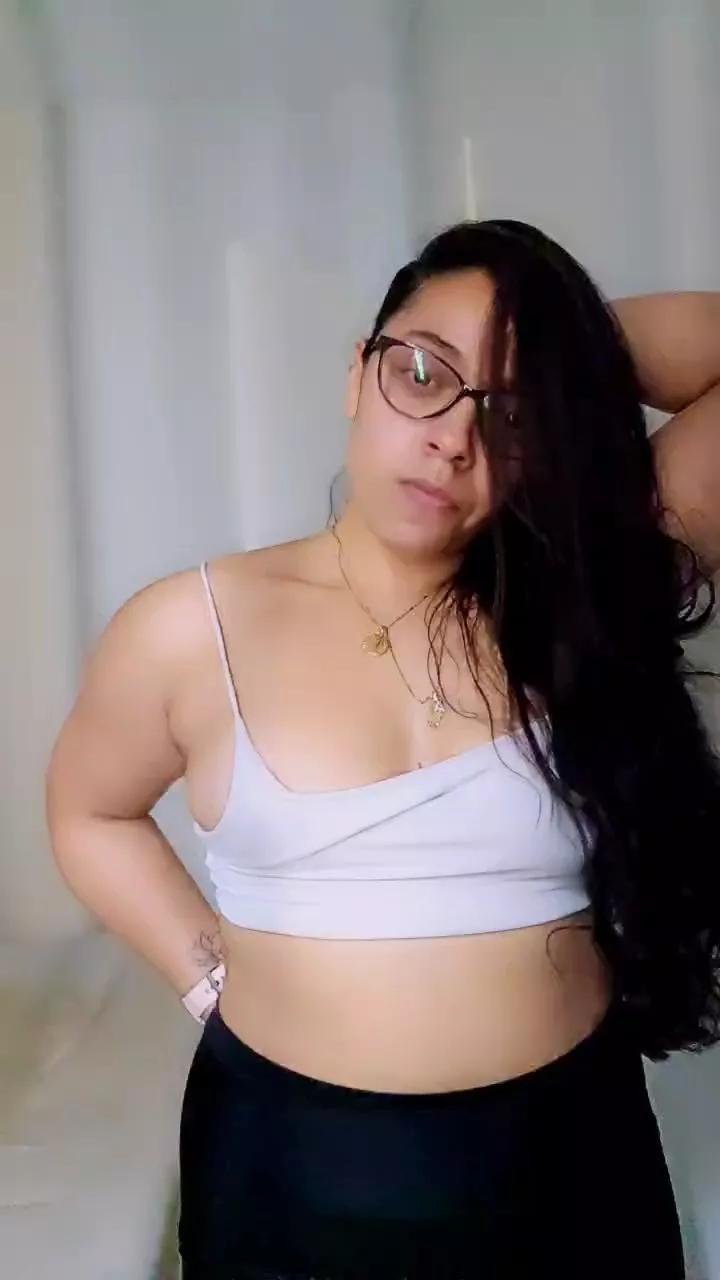 LollaBunny26 on Cam4 