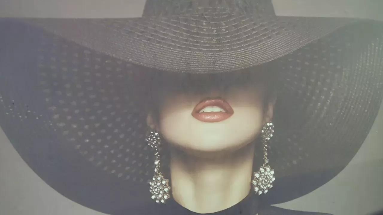 Madame_Luxury on Cam4 