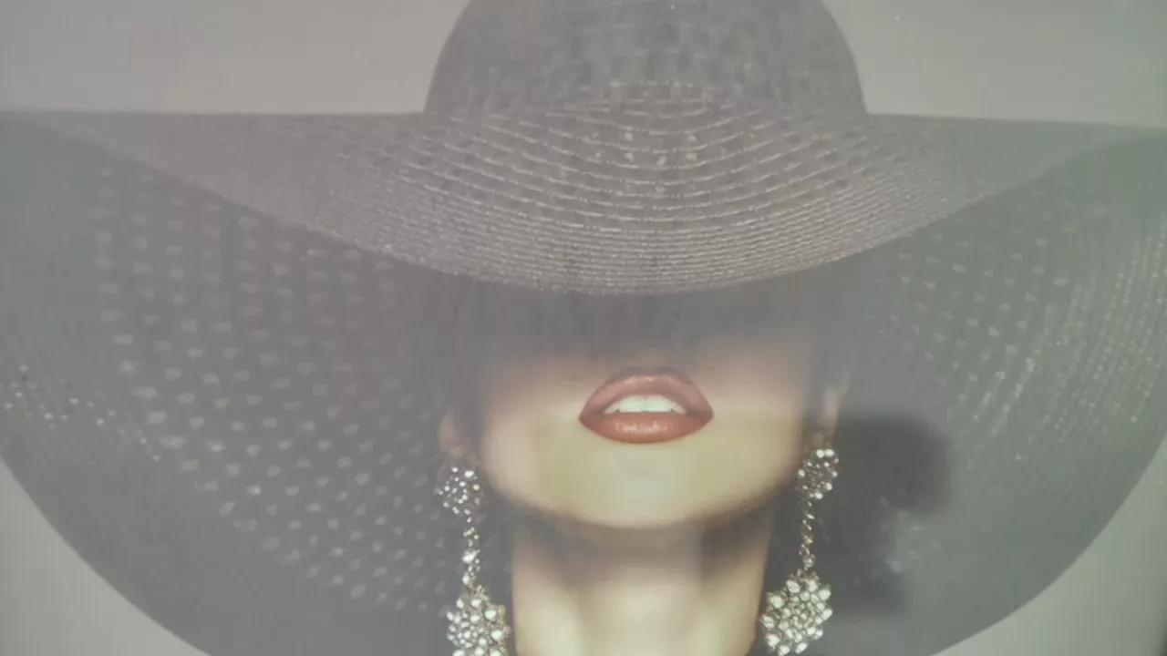 Madame_Luxury on Cam4 