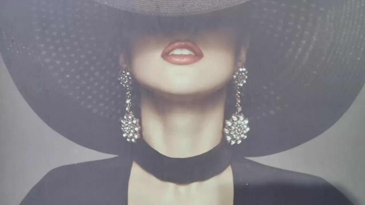 Madame_Luxury on Cam4 