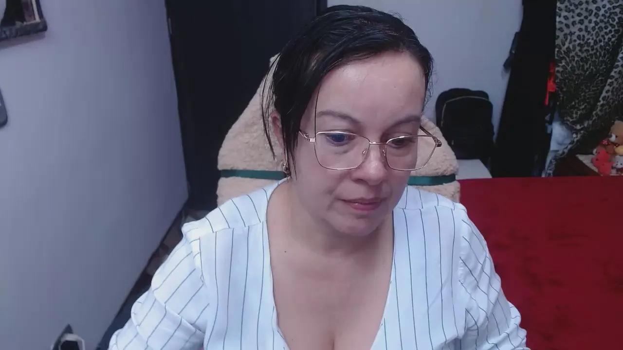 Mallybear_ on Cam4 