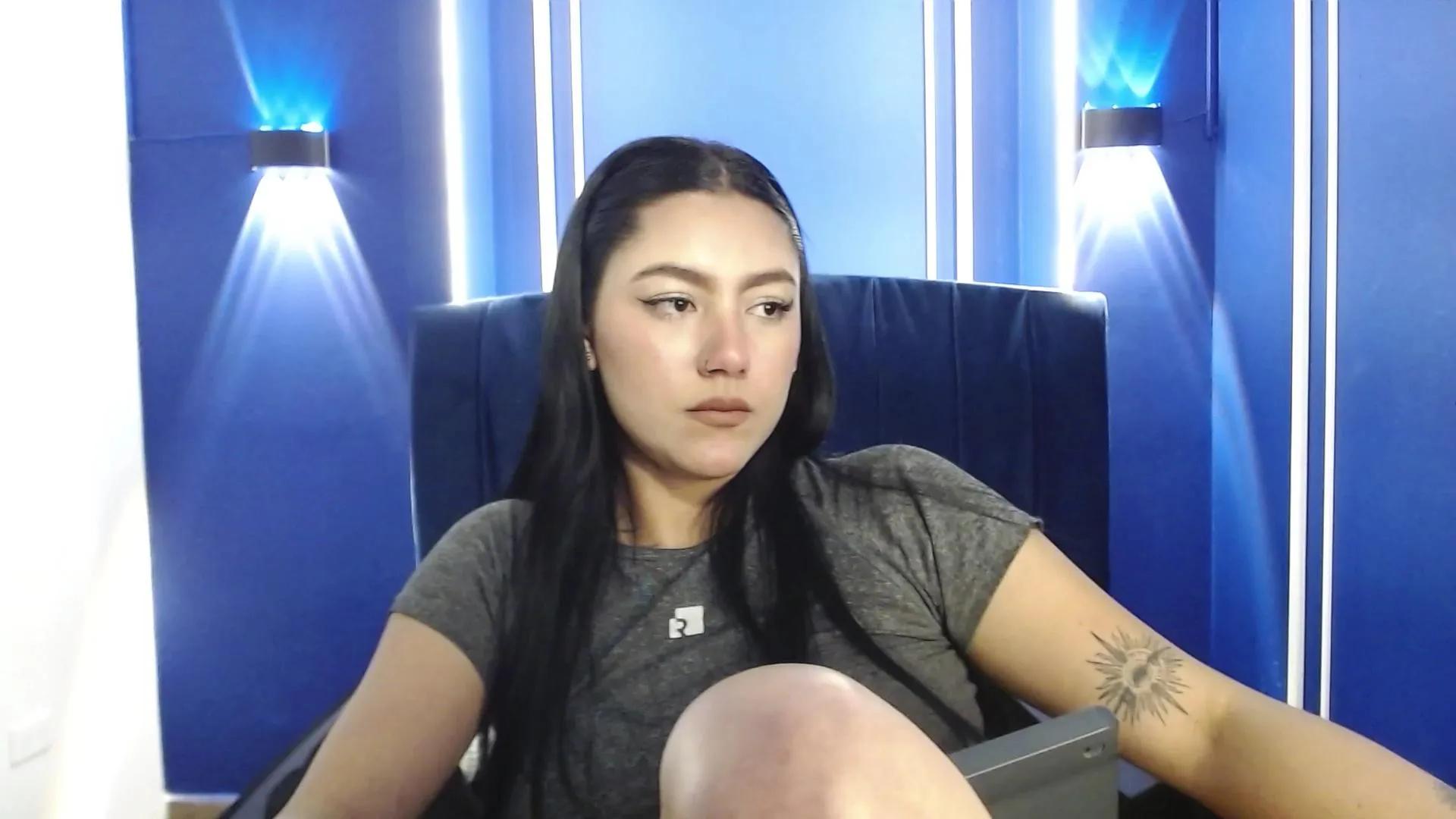 Megara_25 —  #masturbation #feet #blowjob #pussy #striptease #squirt #C2C