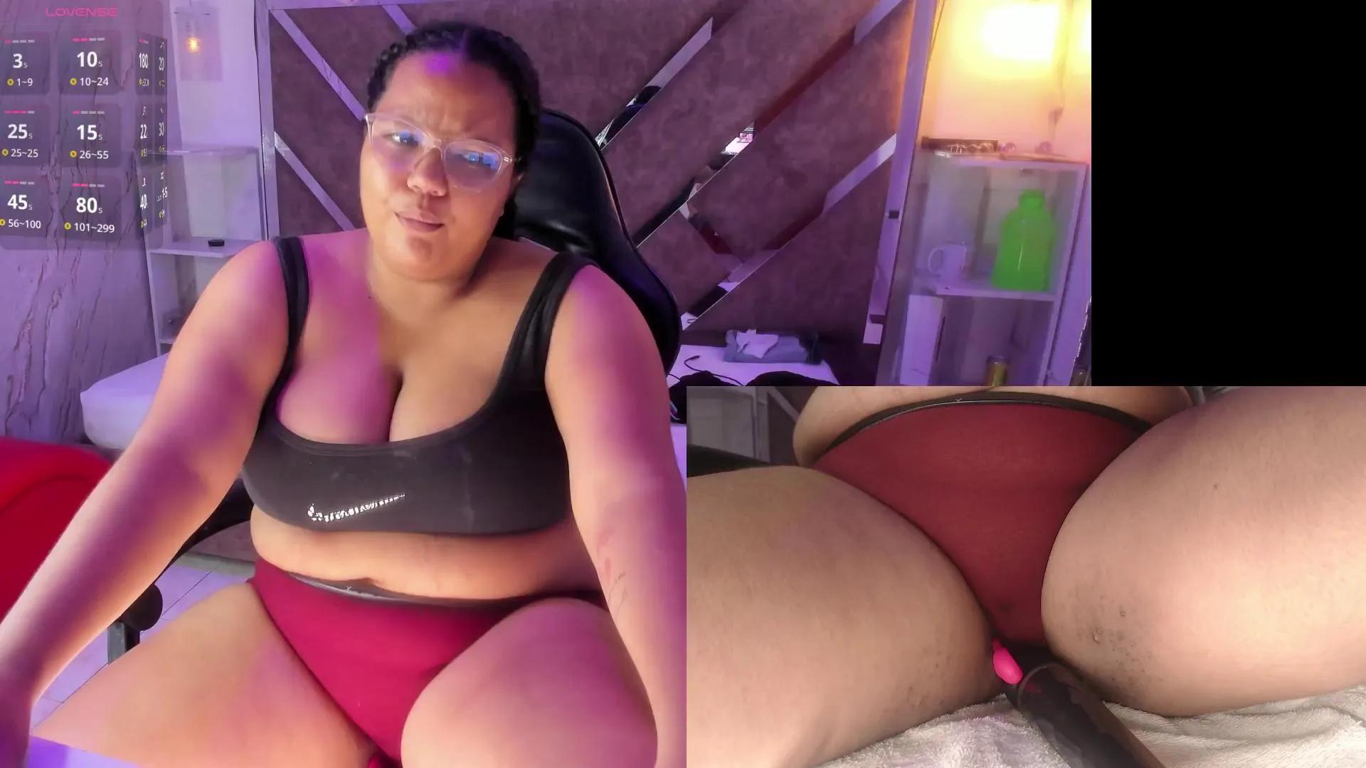 MhiaRey —  #pee #ass #pussy #blowjob #spanking #feet #amateur