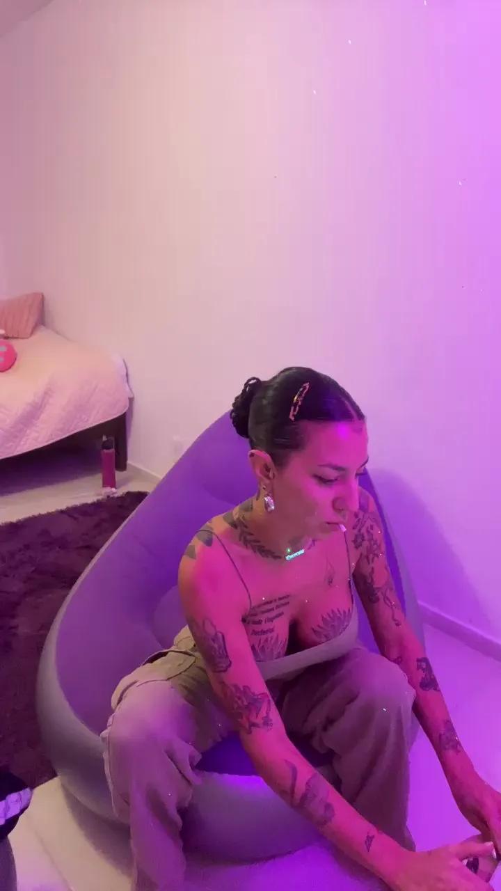 missdeviiil — Freechat on Cam4