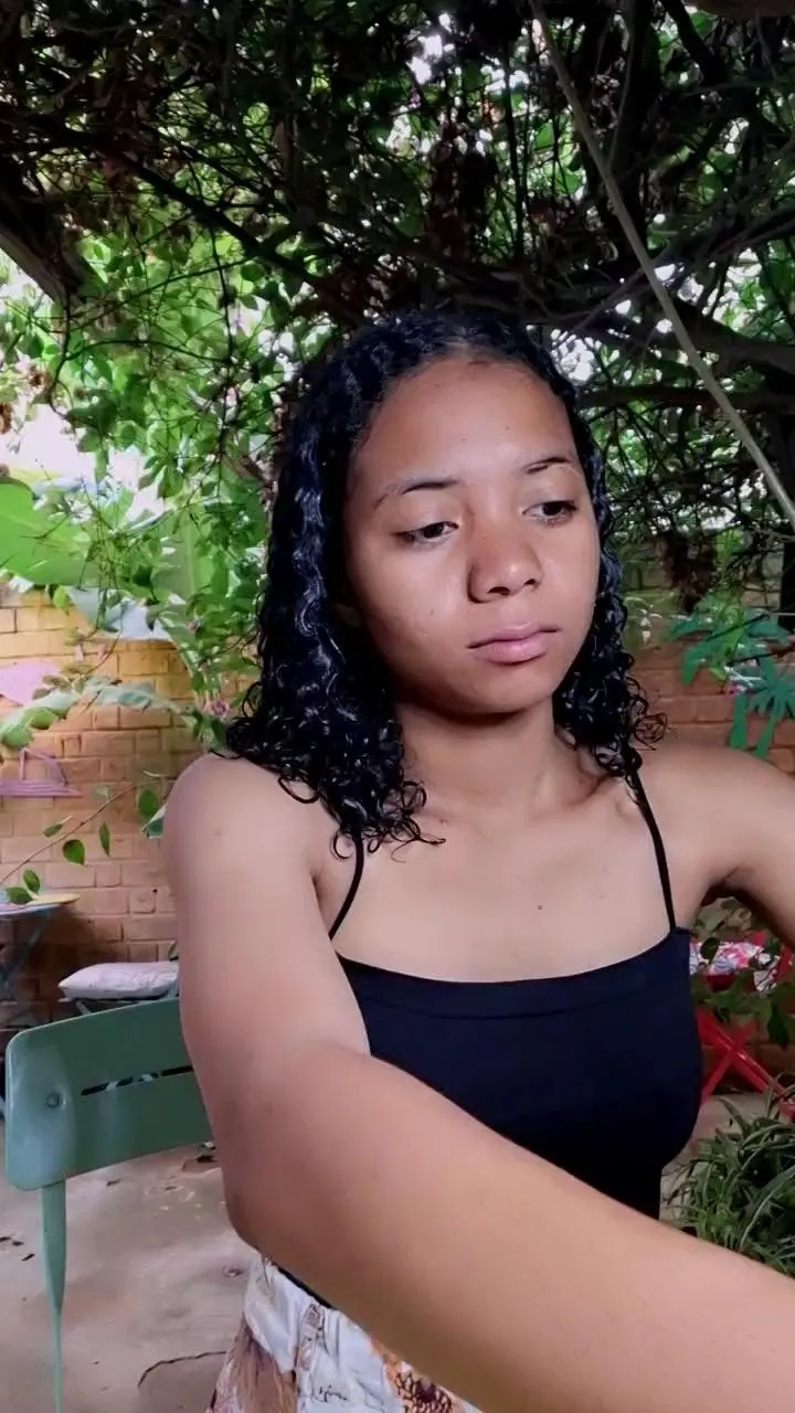 Offline NickiFrenchy on Cam4