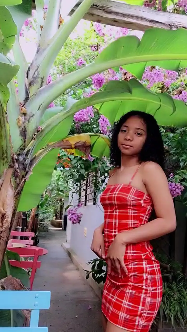 Offline NickiFrenchy on Cam4