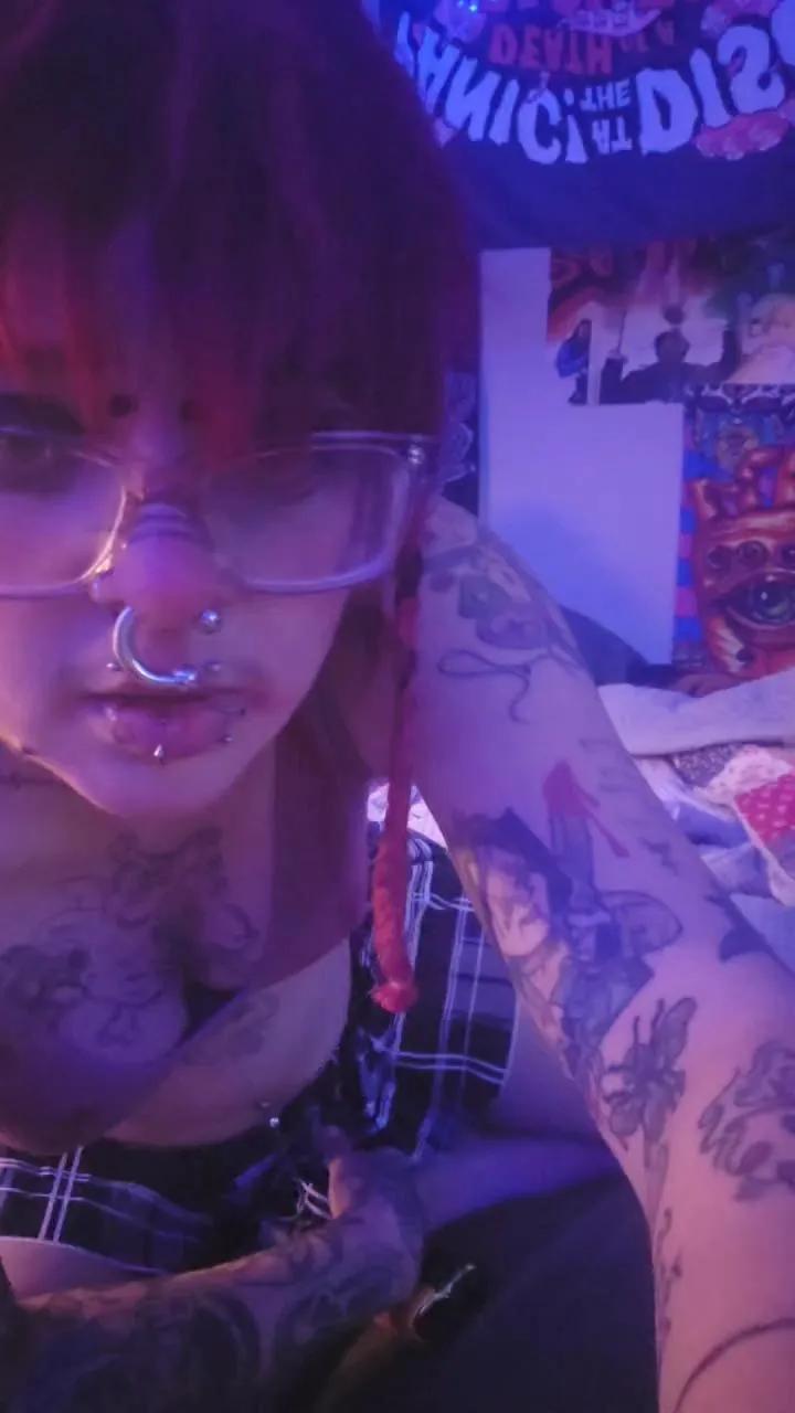 peculiarcumslut on Cam4