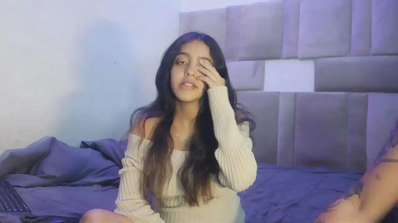 Pocahonta_18 on Cam4