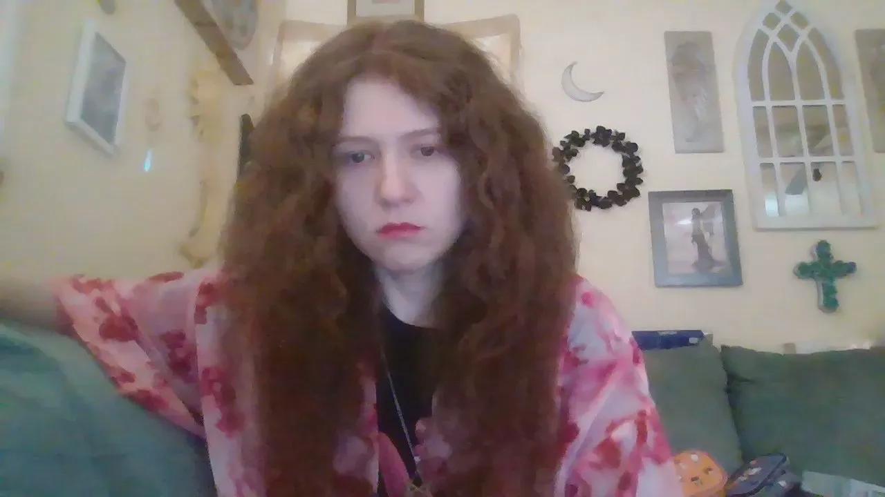 QueenCrimson on Cam4 