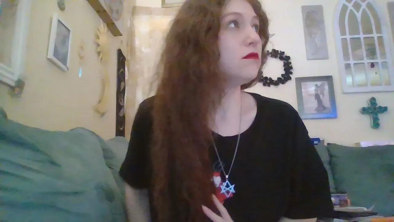 QueenCrimson on Cam4 