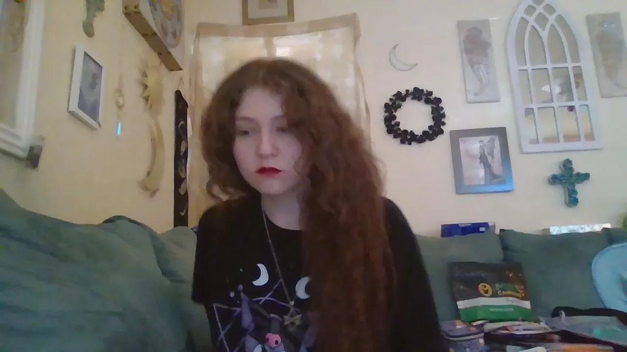 QueenCrimson on Cam4 