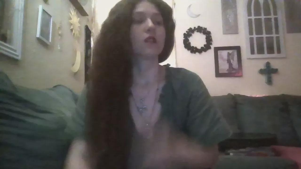 QueenCrimson on Cam4 