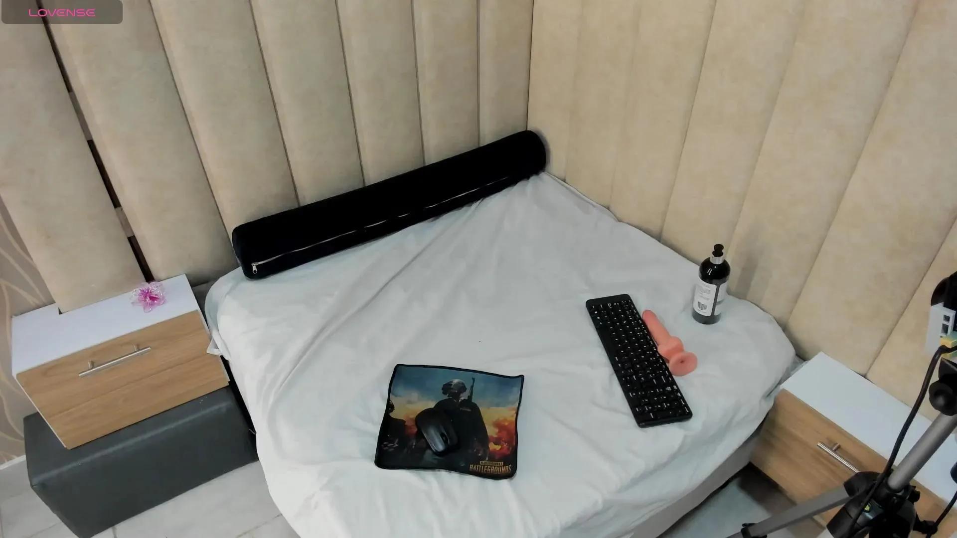 Raven_Roth —  #masturbation #pee #blowjob #cute #anal #schoolgirl #amateur