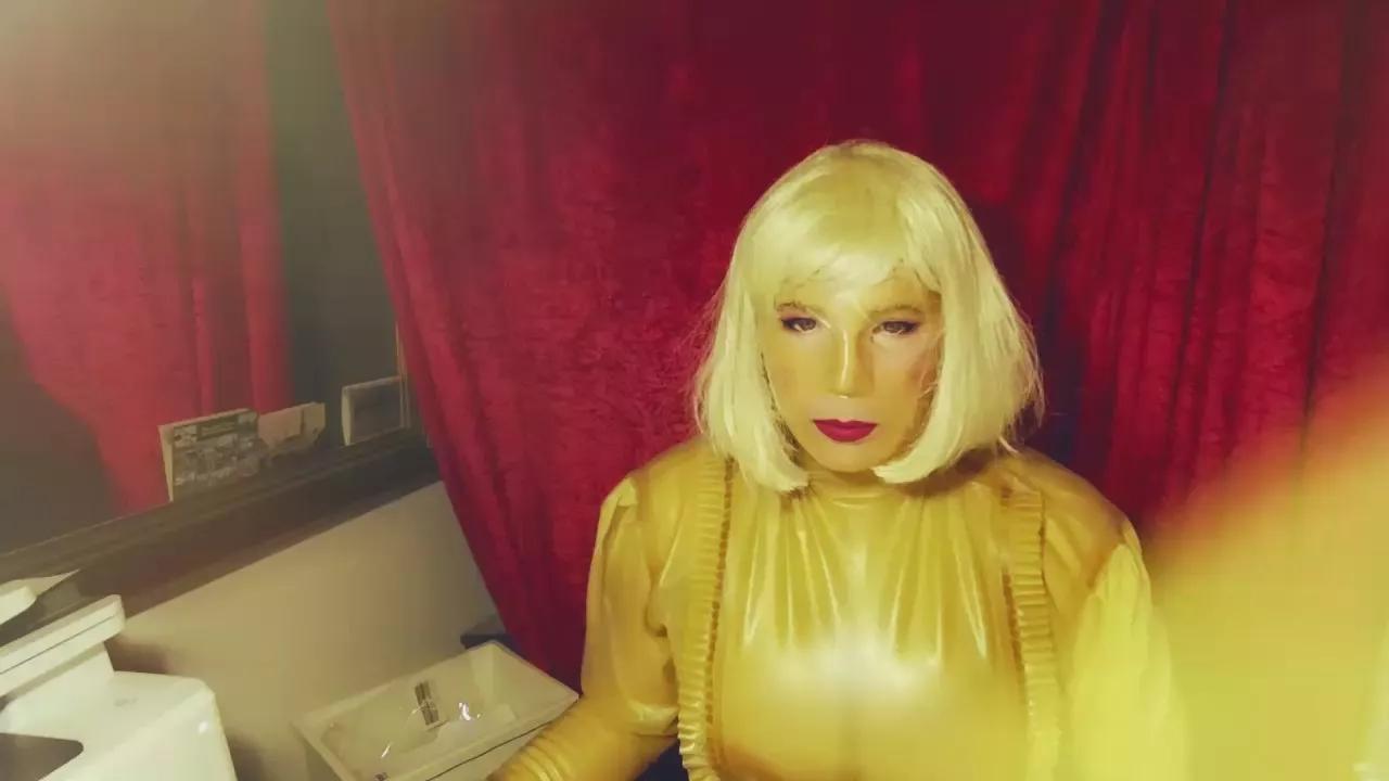 RubberCousin on Cam4 