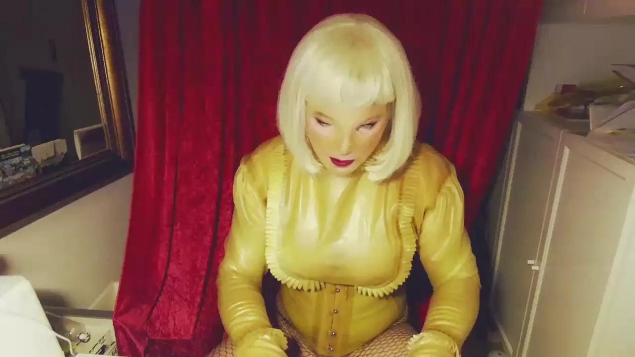 RubberCousin on Cam4 