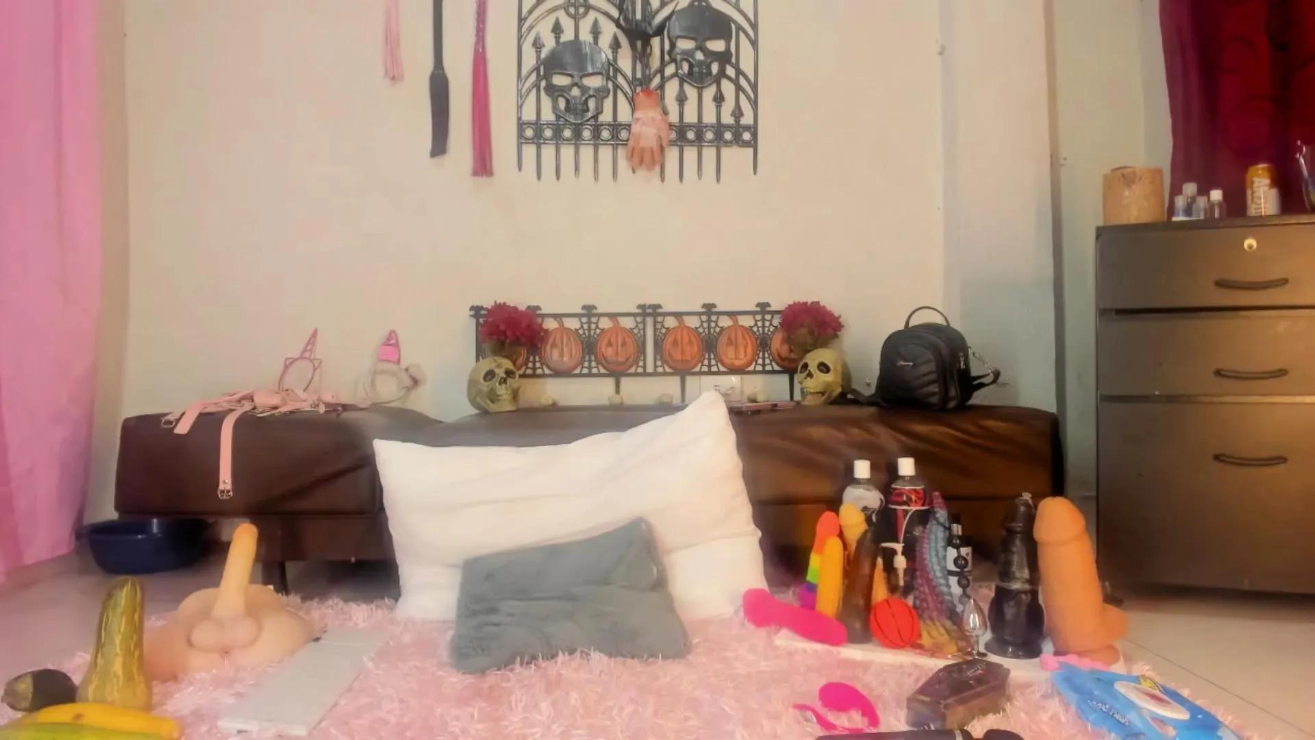 Ruby_Emerald —  #analtoys #AssToMouth #fisting #pee #cum #anal #amateur