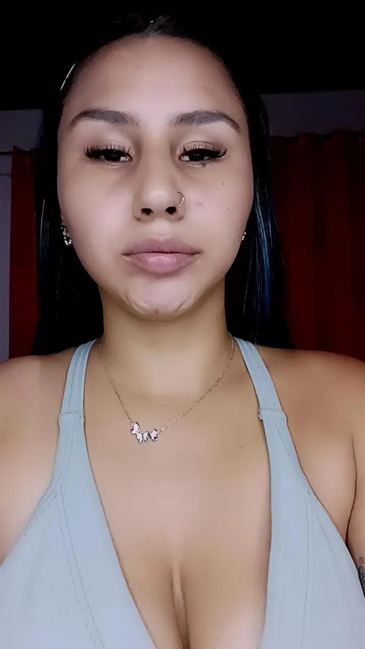 sara_jonnes — Freechat on Cam4