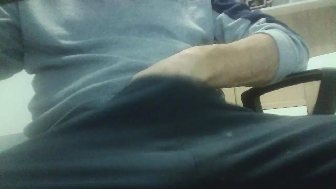 sniperboyz32 —  #gamer #masturbation #C2C #pee #cum #cute #amateur