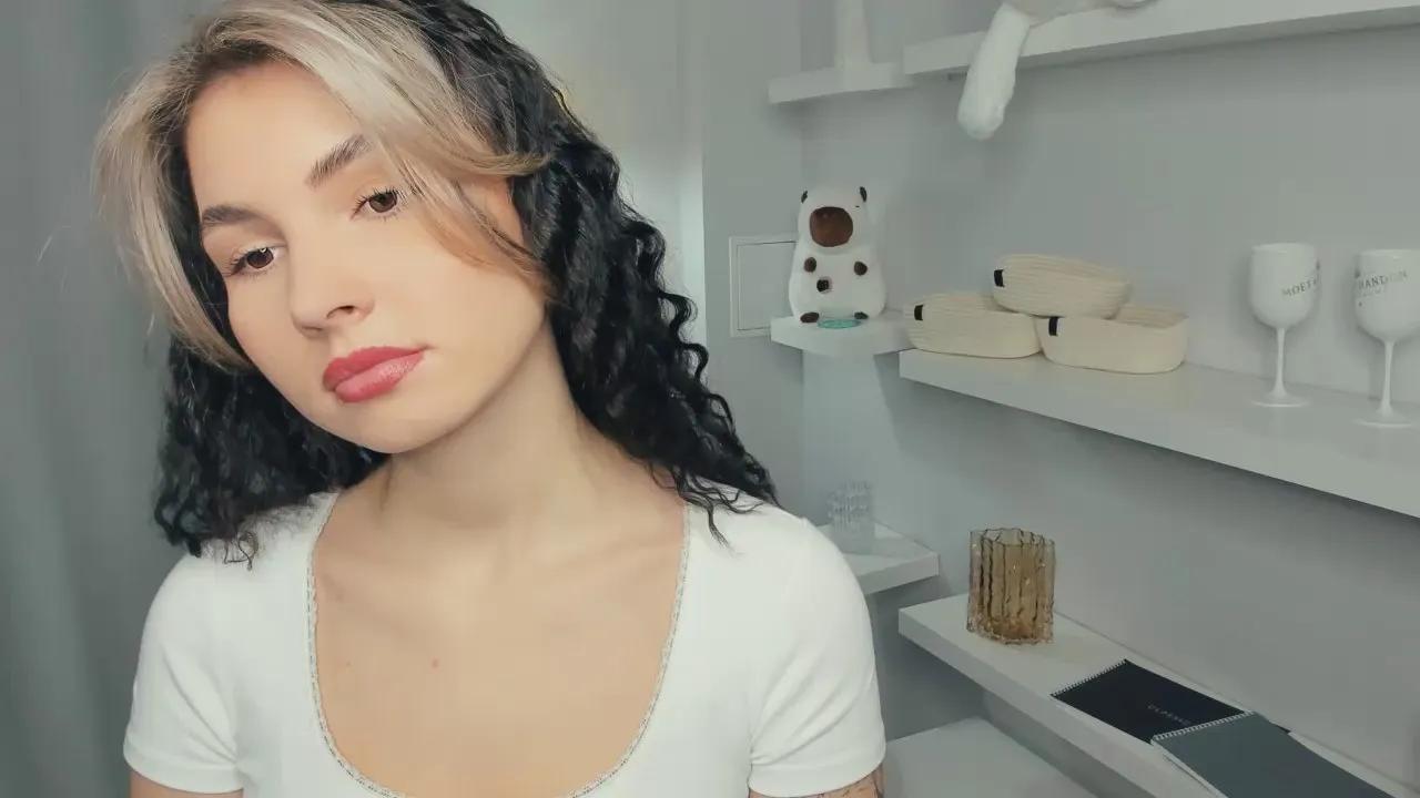 SookAdamski — Freechat on Cam4