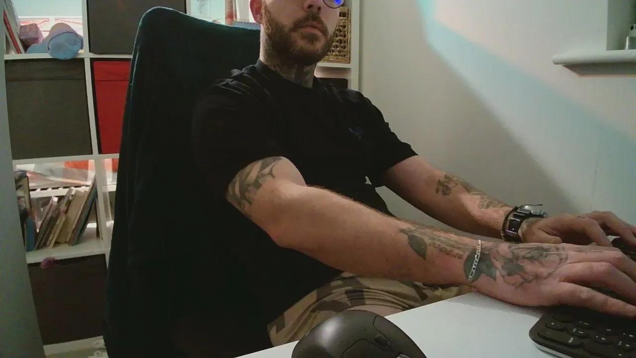 Stevie_Rai —  #masturbation #glasses #tattoos #C2C #cum #amateur #chill