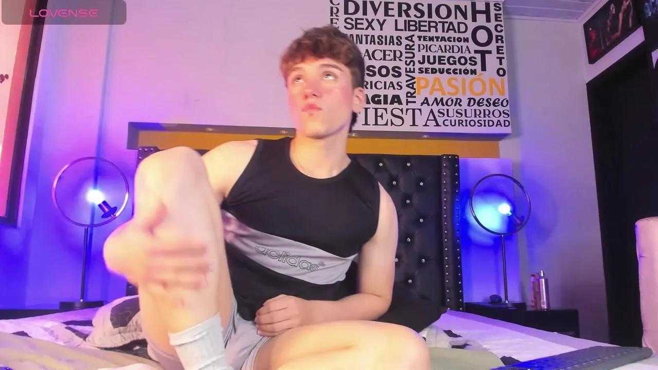 Tayler_White —  #striptease #milk #ass #schoolgirl #masturbation #bigass #feet