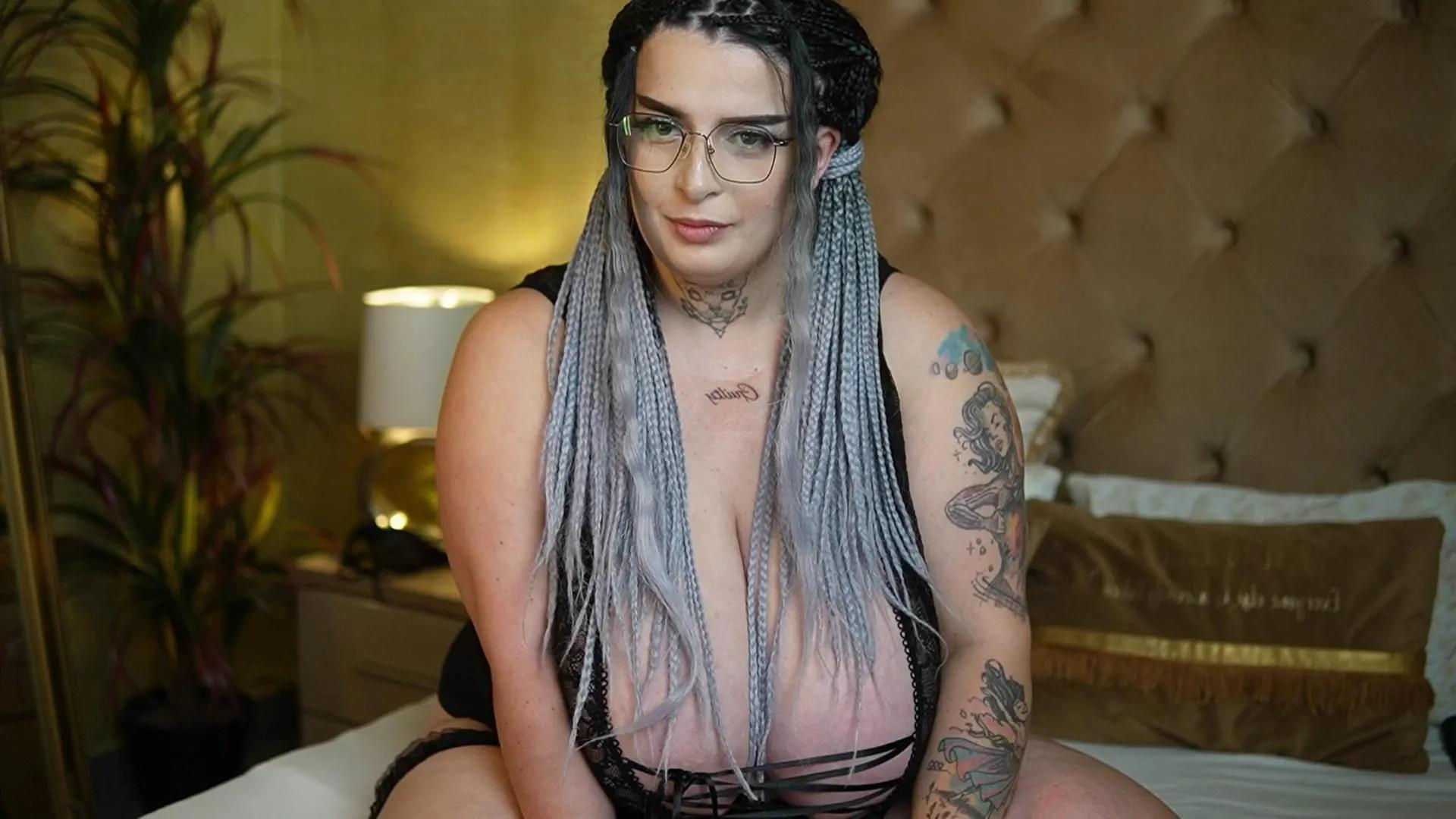 TiffanyTaboo on Cam4 