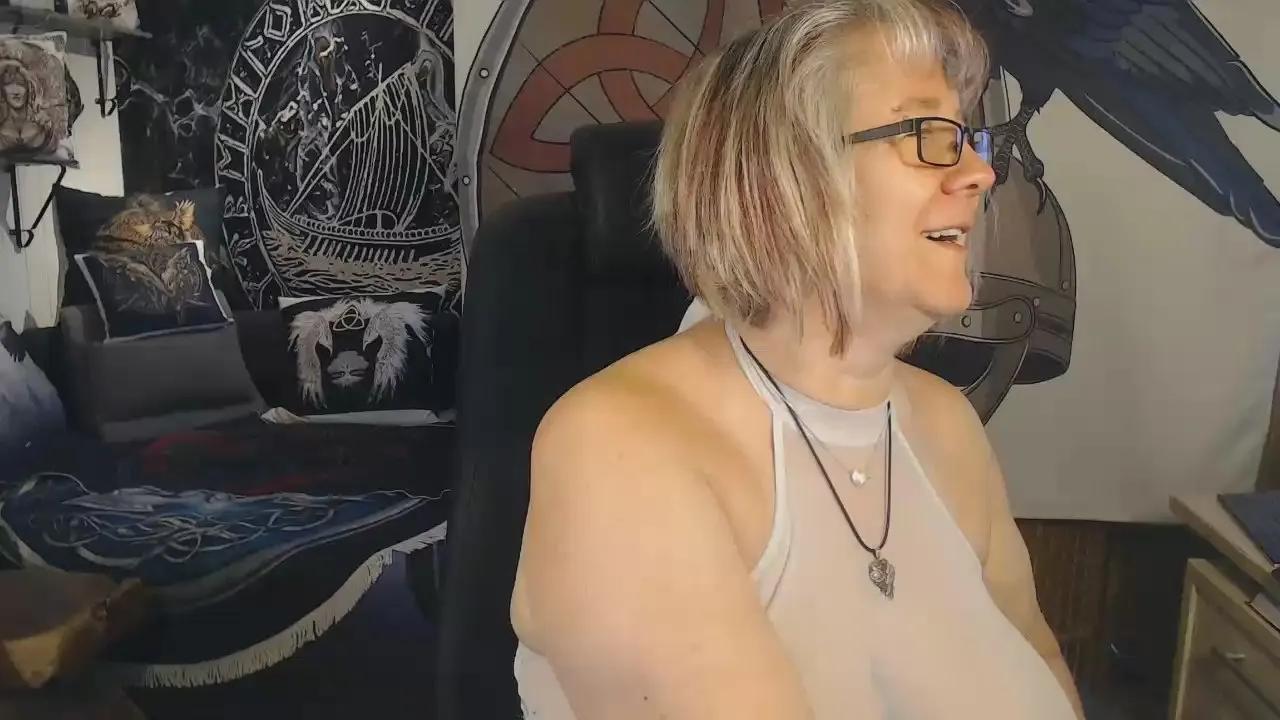 Titten_Luder on Cam4 