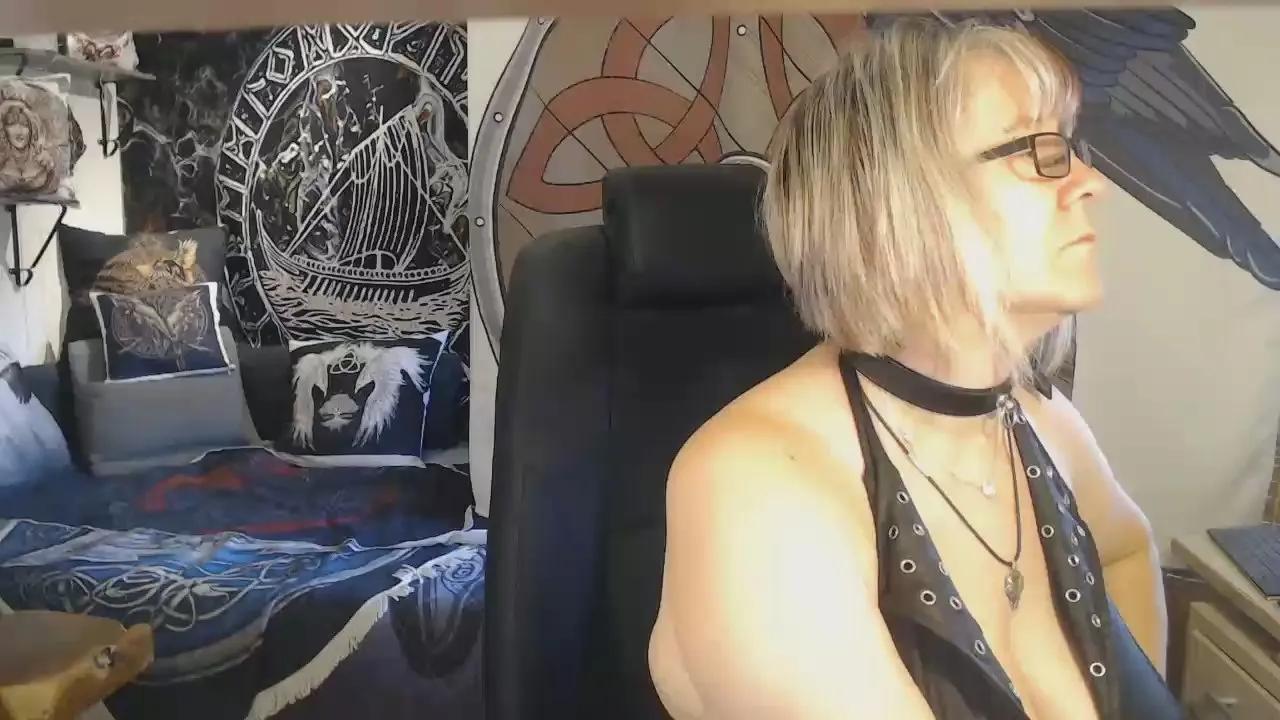 Titten_Luder on Cam4 