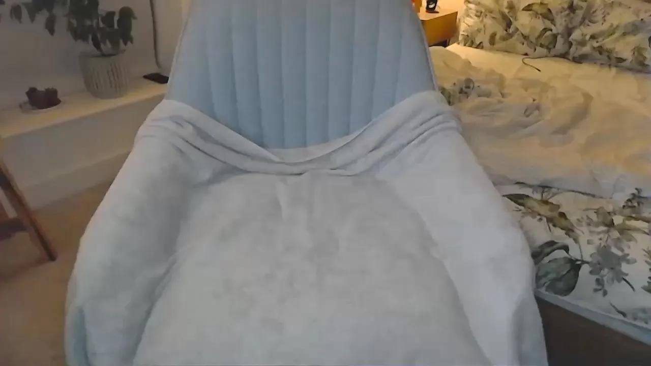 ukcumdumpslut on Cam4 