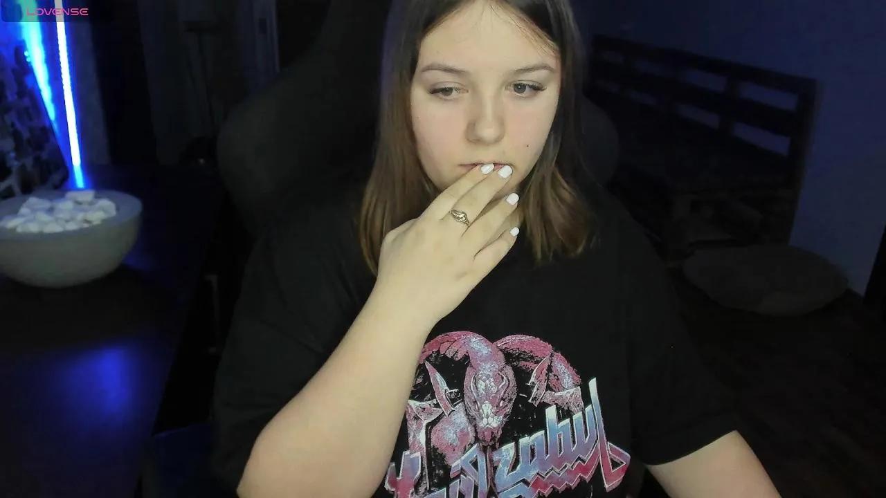 xnirvanax_fun —  #pee #deepthroat #squirt #bigass #masturbation #smoke #cute