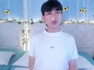 aleaurarashi on CamSoda 