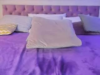 arianaa-collins on CamSoda 