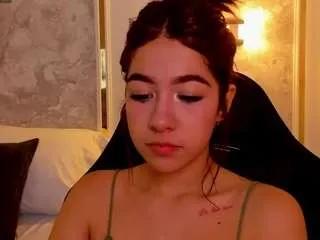 doll-eyees on CamSoda 