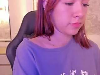 doll-eyees on CamSoda 