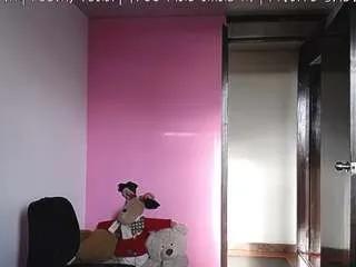 emerald00 on CamSoda 