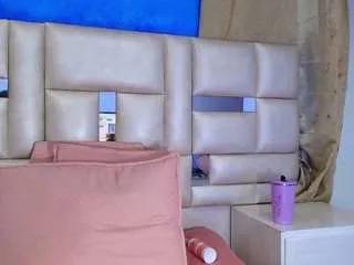 emmacurvy on CamSoda 