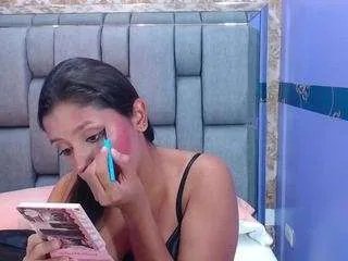 emmarobertt on CamSoda 