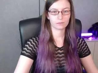 emmatease94 on CamSoda 