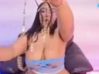 esmeralda-bigbotty on CamSoda 