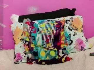 kinkyhousewifee on CamSoda 