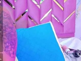 kinkyhousewifee on CamSoda 