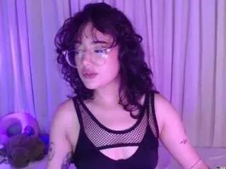 laralittle on CamSoda 