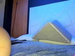 lauroberts — Hey! Im New Here. Amazing latin Curvy wanna play? // First 20 tokens gets me to flash boobs  [Multi Goal]