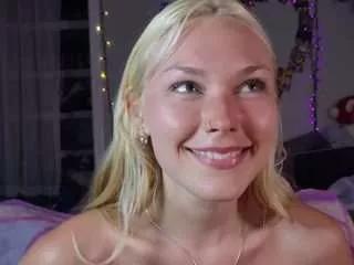 lilfknsquirt on CamSoda 