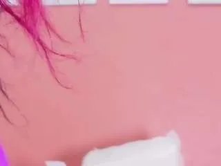 lilisantos on CamSoda 