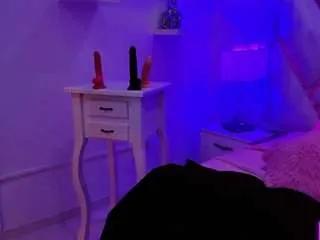 little-mommy on CamSoda 