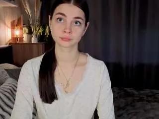 lizbethdenmark — flash my sweet tits [200 tokens remaining]