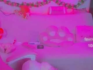 lolisuccub on CamSoda 