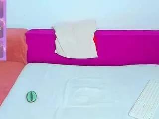 miiakittyy on CamSoda 